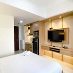 Homey And Warm Studio Room Pollux Chadstone Apartment By Travelio