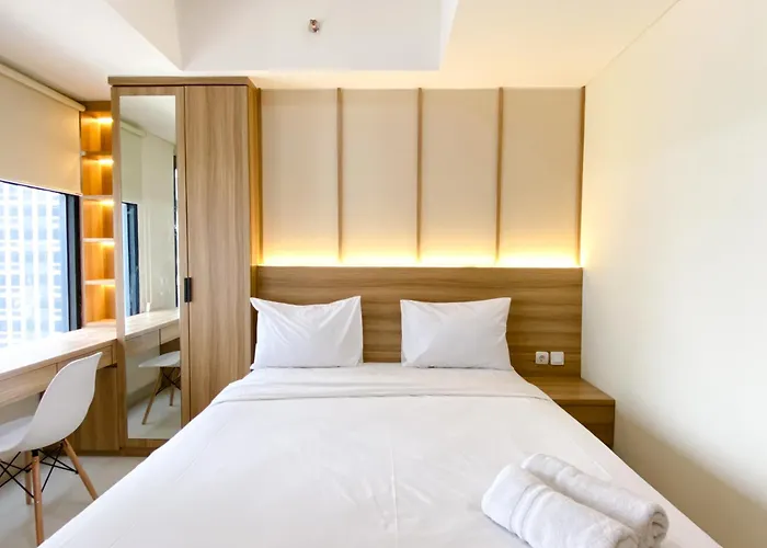 Homey And Warm Studio Room Pollux Chadstone Apartment By Travelio